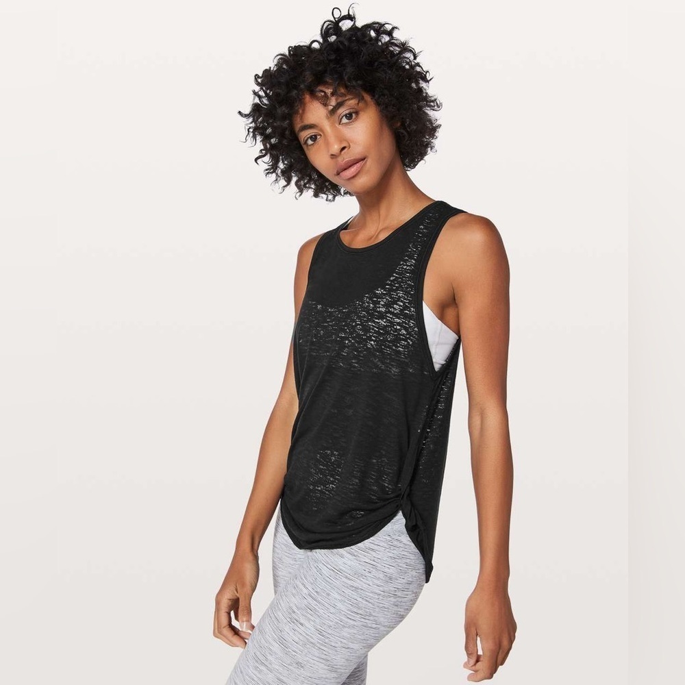 Lululemon Round Two Tank in Black Size 8.